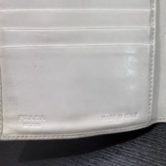 Prada White Leather Trifold wallet - Picture 4 of 14
